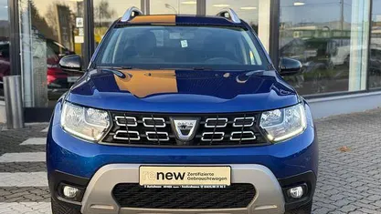 Weiß (arktisweiß (weiß)) Gebraucht 2022 Renault Trafic Life Van / Kleinbus | 24.990 €