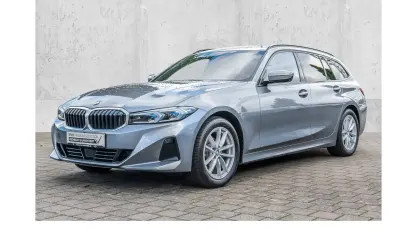 Gebraucht BMW 318 Sport Line 156 PS (114 kW) 2023 Grau Kombi