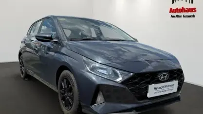 Gebraucht Hyundai i20 Trend 101 PS (74 kW) 2022 Grau Kleinwagen