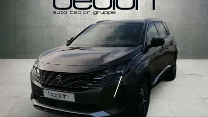Gebraucht Peugeot 5008 Allure 131 PS (96 kW) 2023 Metfa platinium grau SUV