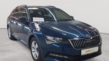 Używany Skoda Superb Ambition 150 KM (110 kW) 2022 Niebieski Kombi