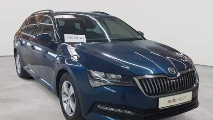 Gebraucht Skoda Superb Ambition 150 PS (110 kW) 2022 Lavablau metallic Kombi