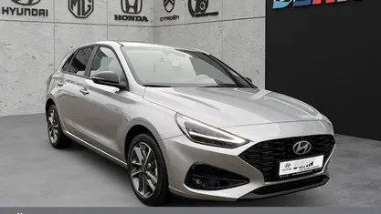 Silber Gebraucht 2024 Hyundai i30 Advantage Limousine | 25.970 € (Fairer Preis)