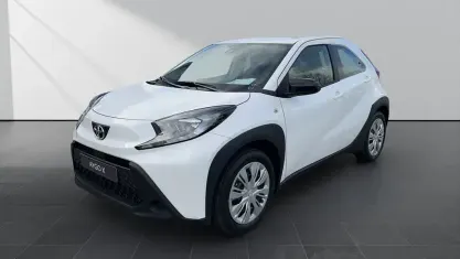 Neu Toyota Aygo X Business Edition 72 PS (52 kW) 2025 Weiss SUV