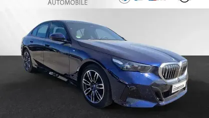 Gebraucht BMW 530e M Sport 299 PS (219 kW) 2024 Bmw individual tansanitblau metallic Limousine