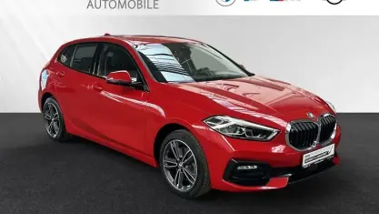 Gebraucht BMW 118 Sport Line 136 PS (100 kW) 2022 Melbourne rot metallic Kleinwagen