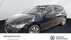 Grenadillschwarz Gebraucht 2024 VW Golf VIII Life Limousine | 25.980 € (Fairer Preis)