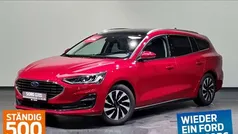 Rot, fantastic red metallic Gebraucht 2024 Ford Focus Titanium X Limousine | 25.390 € (Fairer Preis)