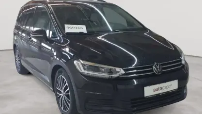 Gebraucht VW Touran Comfortline 150 PS (110 kW) 2023 Deep black perleffekt Van / Kleinbus