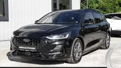 Agate black (schwarz) Gebraucht 2024 Ford Focus ST-Line Kombi | 23.440 € (Fairer Preis)