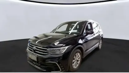 Gebraucht VW Tiguan R-line 150 PS (110 kW) 2024 Schwarz SUV