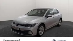 Gebraucht 2023 VW Golf VIII Life Limousine | 23.489 € (Fairer Preis)