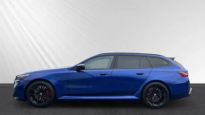 Neu BMW M5 Comfort Edition 585 PS (430 kW) 2026 Marina bay blau metallic Kombi