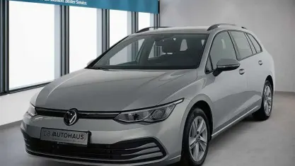 Second-hand VW Golf VIII Life 116 CP (85 kW) 2024 Argintiu Break