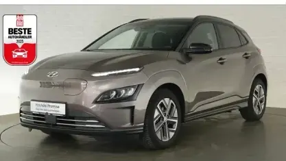 Gebraucht Hyundai Kona Trend 100 kW (136 PS) 2022 Silky bronze/phantom black SUV