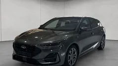 Grau Gebraucht 2024 Ford Focus ST-Line X Limousine | 27.980 € (Fairer Preis)