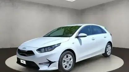 Używany Kia Ceed 140 KM (102 kW) 2025 Biały Hatchback