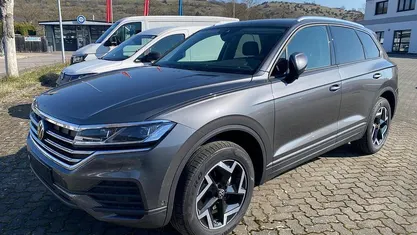 Neu VW Touareg 231 PS (169 kW) 2025 Siliziumgrau metallic SUV