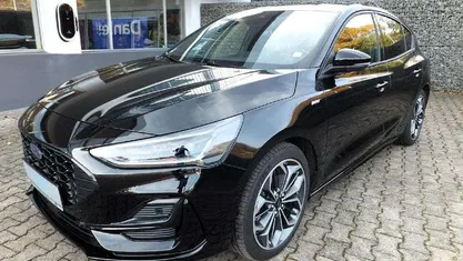 Obsidianschwarz metallic Gebraucht 2024 Ford Focus ST-Line X Limousine | 25.990 € (Fairer Preis)