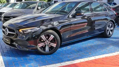 Gebraucht Mercedes C180 Avantgarde 170 PS (125 kW) 2025 Metalliclack obsidianschwarz Limousine