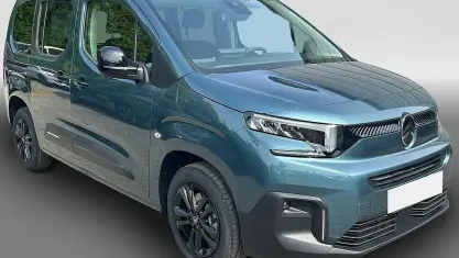 Neu Citroën Berlingo 131 PS (96 kW) 2025 Blau Van / Kleinbus