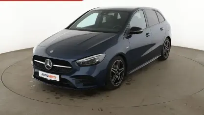 Gebraucht Mercedes B200 AMG line 163 PS (119 kW) 2022 Blau Van / Kleinbus