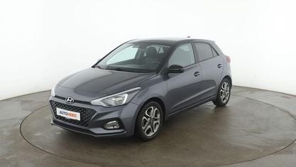 Gebraucht Hyundai i20 Active 101 PS (74 kW) 2020 Grau Kleinwagen