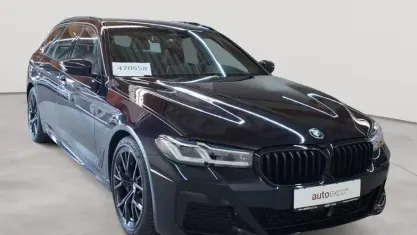 Gebraucht BMW 530 Sport Line 286 PS (210 kW) 2023 M carbonschwarz metallic Kombi