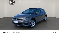 Grau Gebraucht 2016 VW Golf VII Comfortline Limousine | 13.980 €