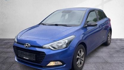 Gebraucht Hyundai i20 Passion 84 PS (61 kW) 2018 Champion blue / met Limousine