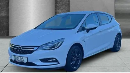 Weiss Gebraucht 2019 Opel Astra Limousine | 12.990 € (Fairer Preis)
