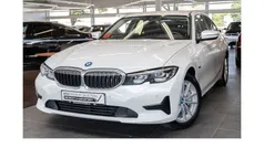 Weiß Gebraucht 2022 BMW 330 Advantage Limousine | 28.970 € (Fairer Preis)