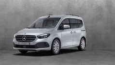 Silber Gebraucht 2023 Mercedes T180 Progressive Van / Kleinbus | 27.990 € (Fairer Preis)