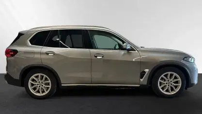 Gebraucht BMW X5 Sport Line 489 PS (359 kW) 2024 Skyscraper grau metallic SUV