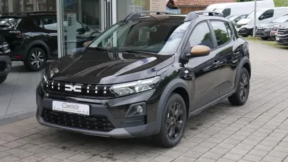 Neu Dacia Sandero Extreme 122 PS (89 kW) 2026 Perlmuttschwarz Limousine
