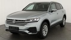 Oyster silver metallic Neu 2025 VW Touareg SUV | 59.445 € (Superpreis)