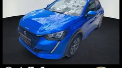 Blau/typ aussenverkleidung met Gebraucht 2021 Peugeot e-208 Kleinwagen | 16.990 € (Fairer Preis)