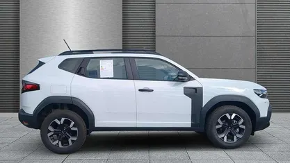 Arktisweiß Gebraucht 2025 Dacia Duster Essentiel SUV | 21.290 € (Guter Preis)