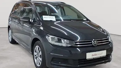 Gebraucht VW Touran Comfortline 122 PS (89 kW) 2021 Uranograu Van / Kleinbus