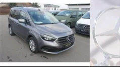 Grau Gebraucht 2023 Mercedes 180 Style Limousine | 29.990 € (Fairer Preis)