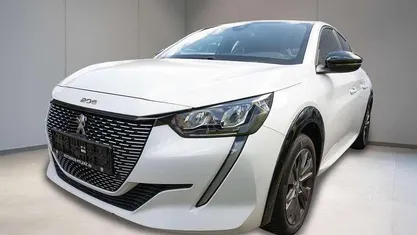 Occasion Peugeot e-208 Allure 100 kW (136 PK) 2023 Wit Hatchback