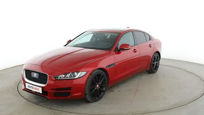 Gebraucht Jaguar XE Portfolio 180 PS (132 kW) 2018 Rot Limousine