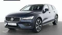 Blau Gebraucht 2024 Volvo V60 CC Ultimate Kombi | 46.450 € (Fairer Preis)