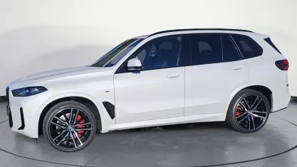 Neu BMW X5 M Sport 298 PS (219 kW) 2025 Weiß SUV
