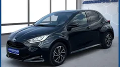 Nacht blau met Gebraucht 2024 Toyota Yaris Hybrid Kleinwagen | 22.390 € (Fairer Preis)