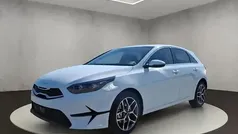 Carraraweiss Neu 2025 Kia Ceed Limousine | 25.980 € (Fairer Preis)