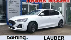Weiß Gebraucht 2023 Ford Focus ST-Line Limousine | 22.995 € (Fairer Preis)