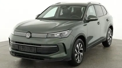 Neu VW Tiguan Life 150 PS (110 kW) 2025 Cipressino grün metallic SUV