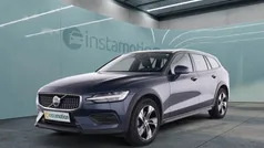 Blau Gebraucht 2023 Volvo V60 CC Plus Kombi | 36.440 € (Superpreis)