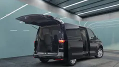 Schwarz Gebraucht 2023 VW T7 Edition Van | 44.472 € (Fairer Preis)